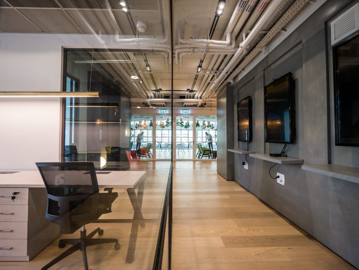 The floor Offices פרויקט עיצוב התאורה במשרד DORI KIMHI